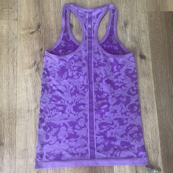 Lululemon run swiftly tank size 6 - Picture 3 of 3